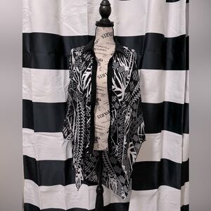 CATO • CATO FASHIONS • Black and White Kimono
Size: M